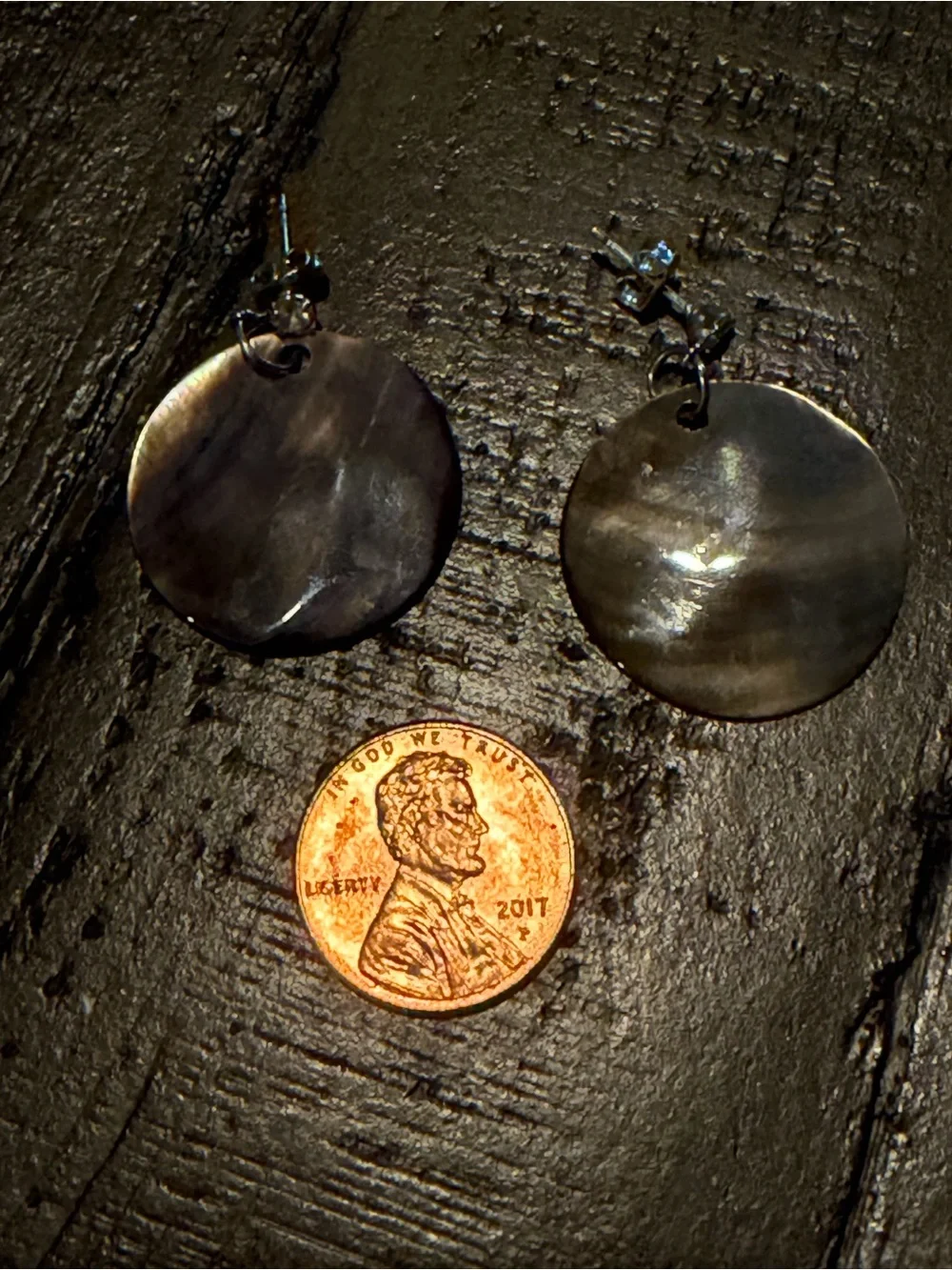 Women's Iridescent Gray Mother-of-Pearl Disc Drop Earrings